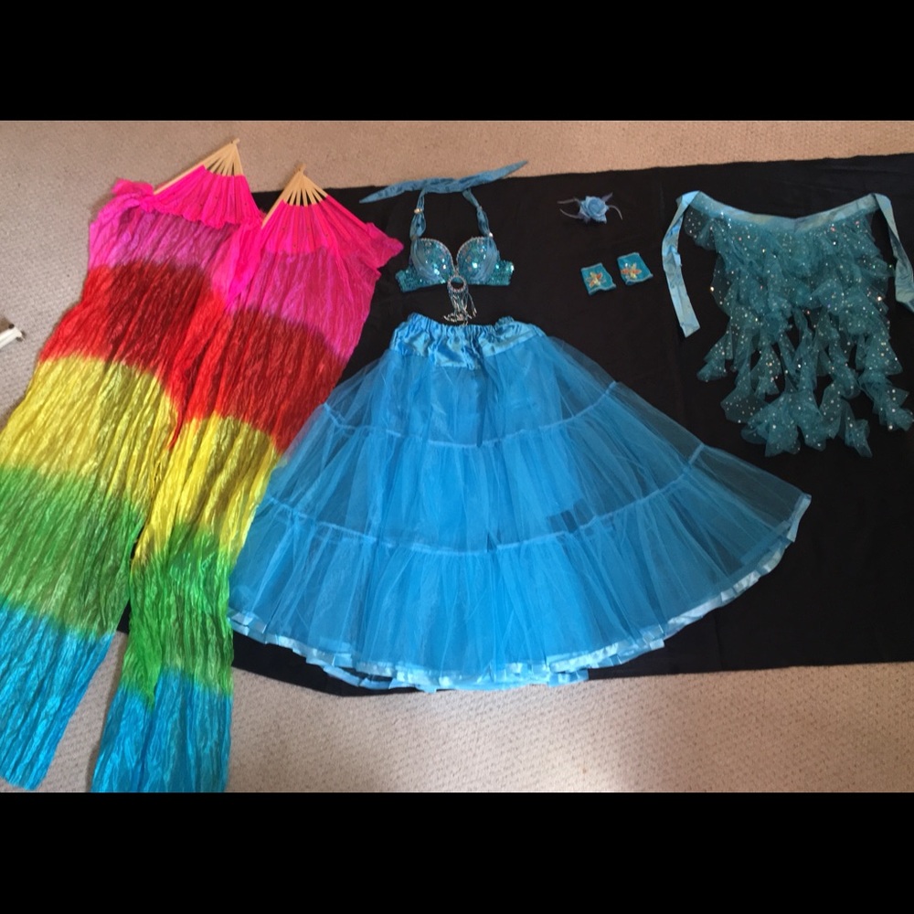 8 pc Lt Blue Belly Dance Costume w/ 2 Fan veils